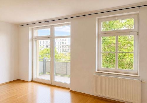 lichtdurchflutetes Wohnzimmer