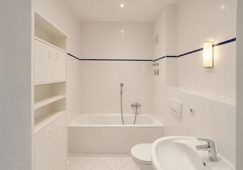 Badezimmer mit Wanne