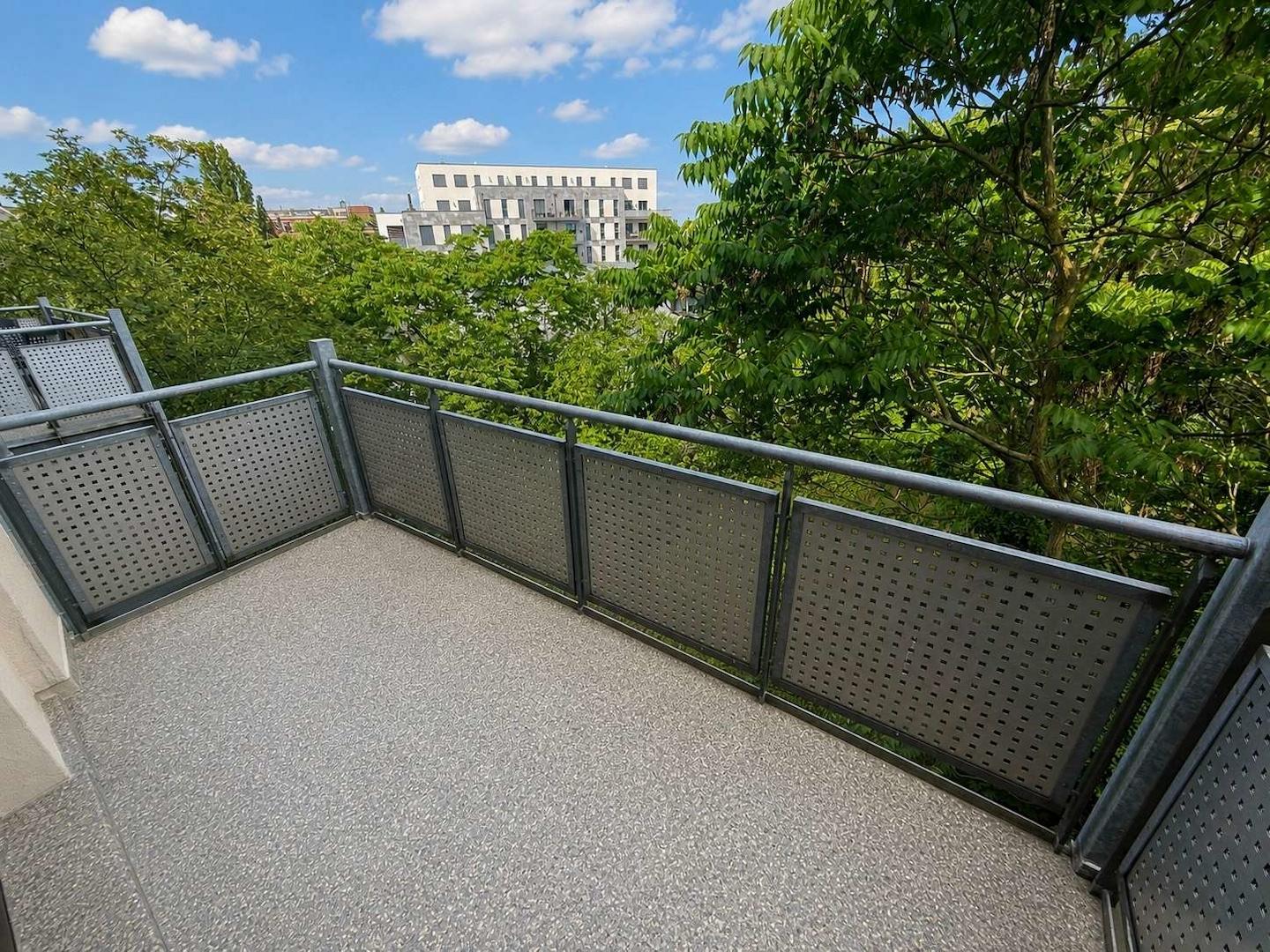 Balkon mit Kanal-Blick