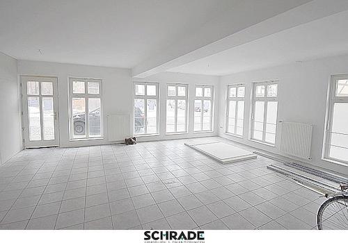 ...mit Parkplätzen vor der Tür