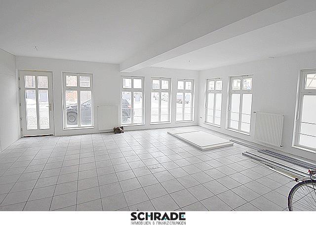 ...mit Parkplätzen vor der Tür