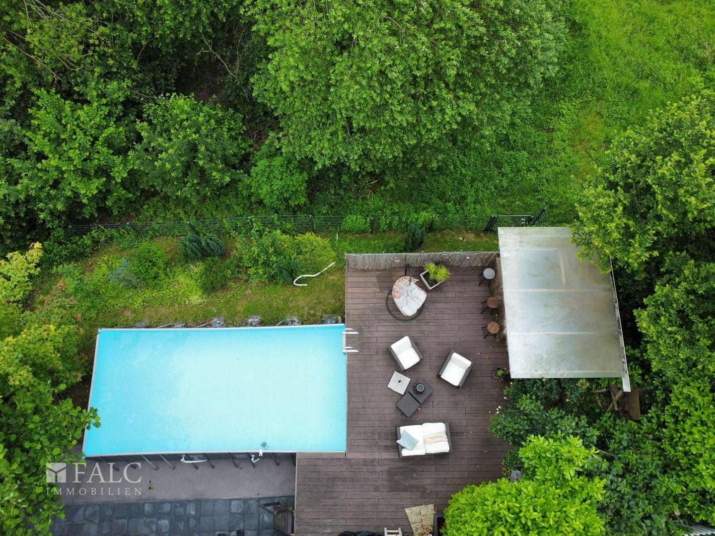 Garten mit Pool