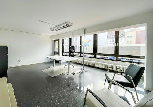 Chef- oder Mehr-Personen-Büro / Besprechungsraum