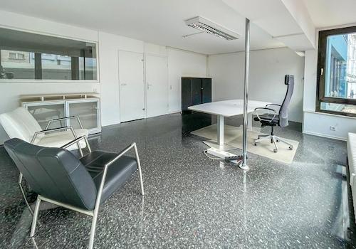 Chef- oder Mehr-Personen-Büro / Besprechungsraum