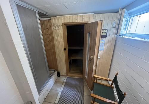 Sauna mit Dusche
