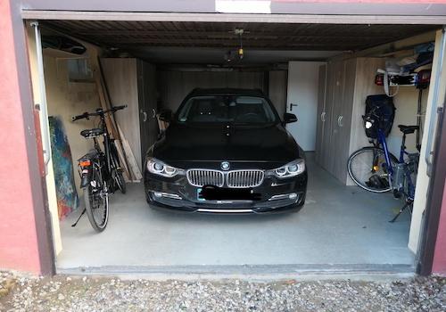 Garage für PKW und Fahrräder