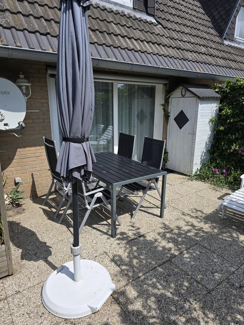 Gartentisch Geräteschuppen