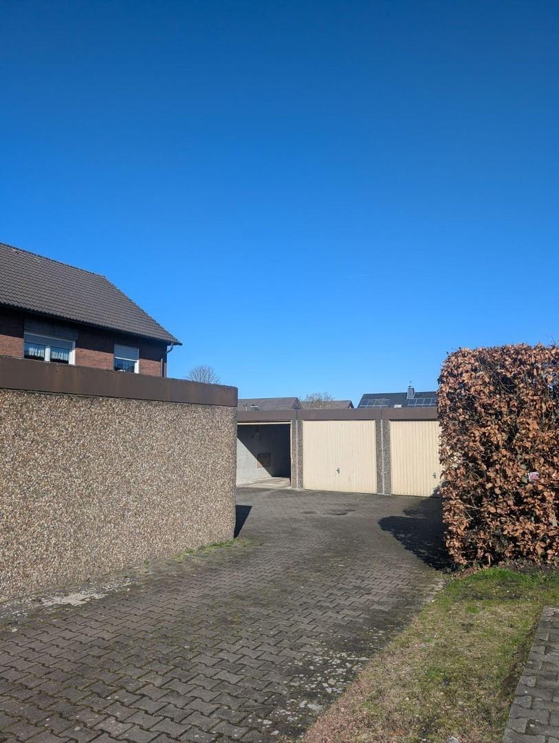 Garage und Stellplatz