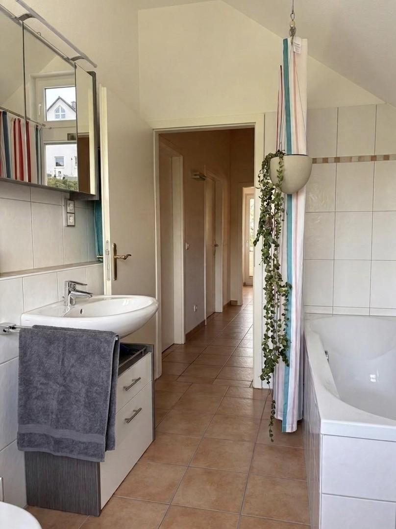 Tageslicht/Badewanne im 2.OG