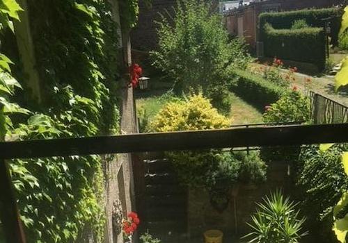 Blick in den Garten vom Bad