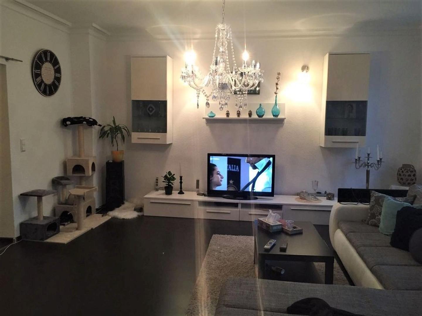 Wohnzimmer 2 mit Deko 