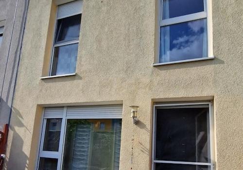 Hinten