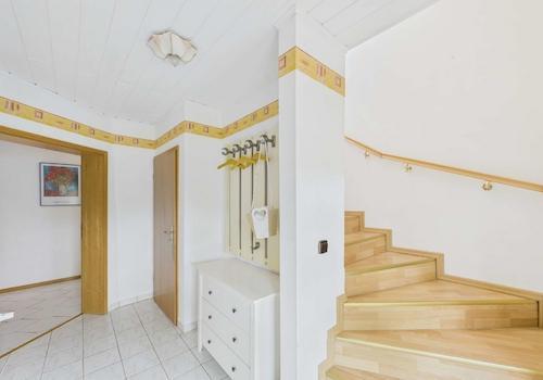 Treppe ins Obergeschoss