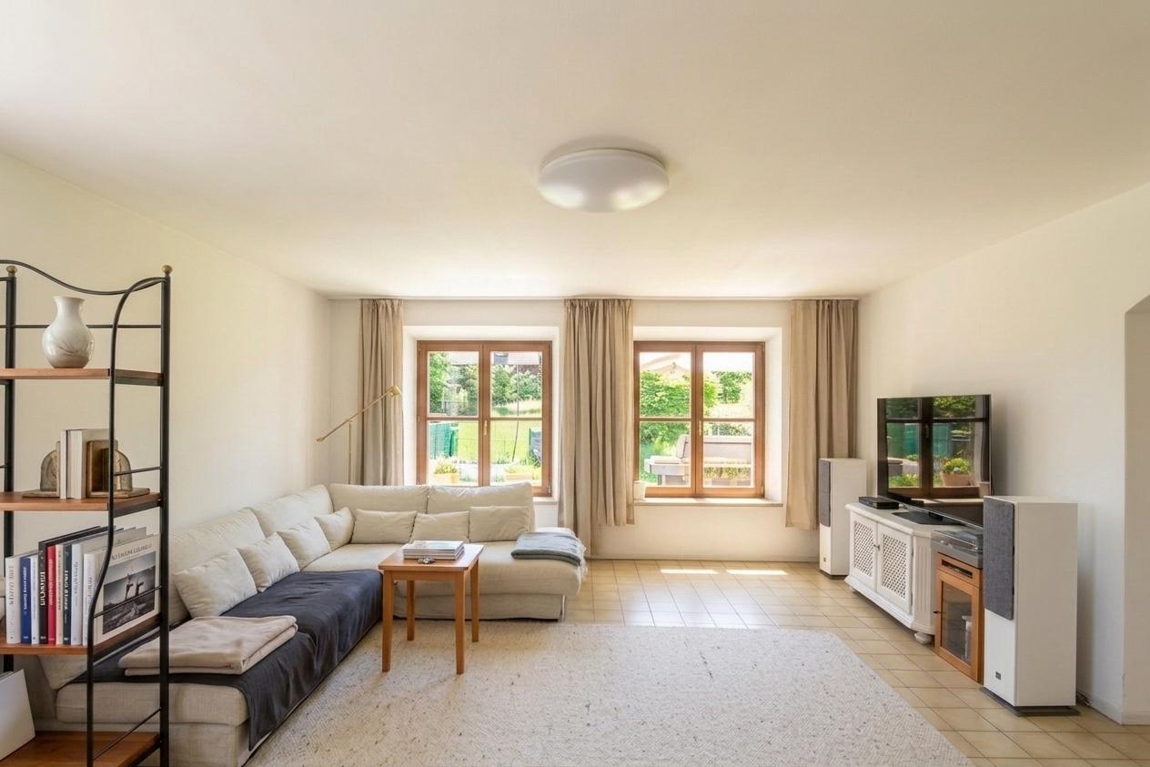 Wohnzimmer mit Blick ins Grüne
