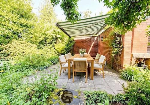 2. Terrasse im Garten