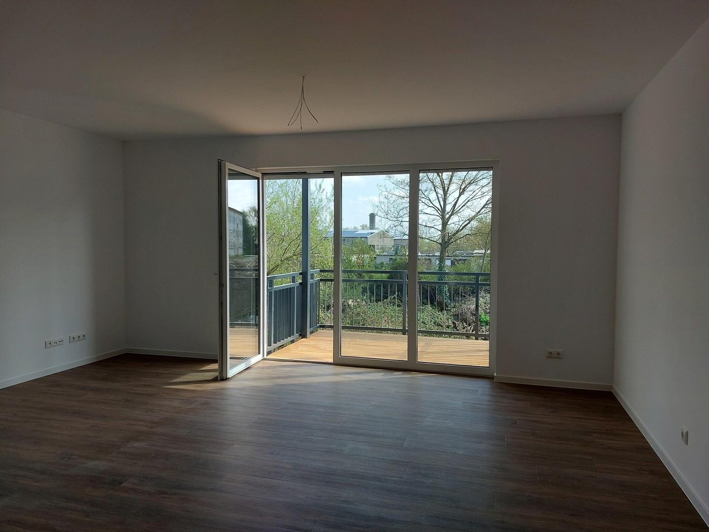 Wohnzimmer mit Balkon