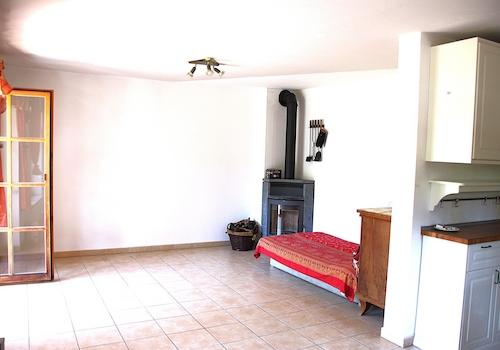 Wohnzimmer mit Kamin