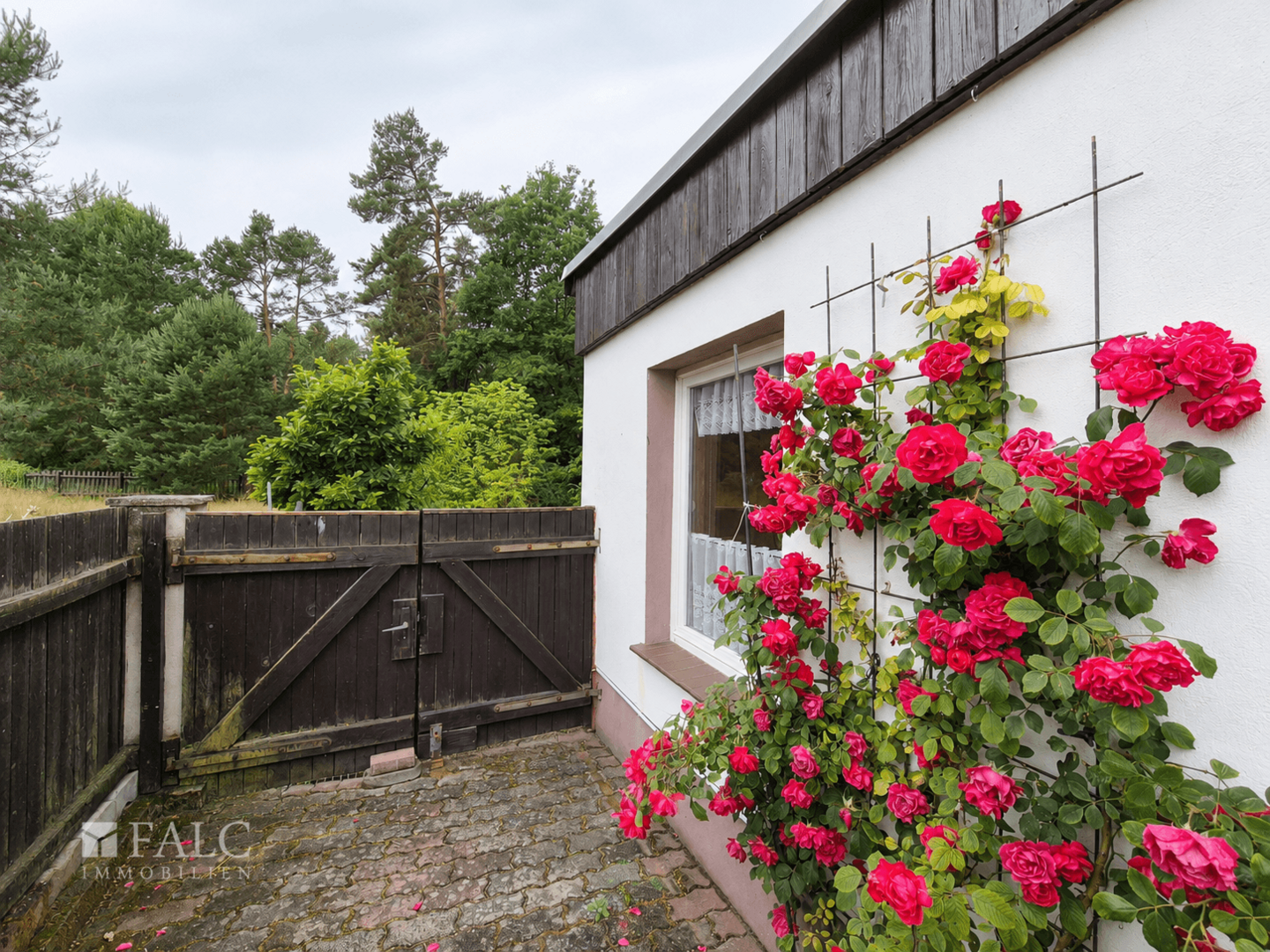 Durchgang Garten hinten