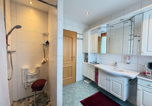 Badezimmer EG