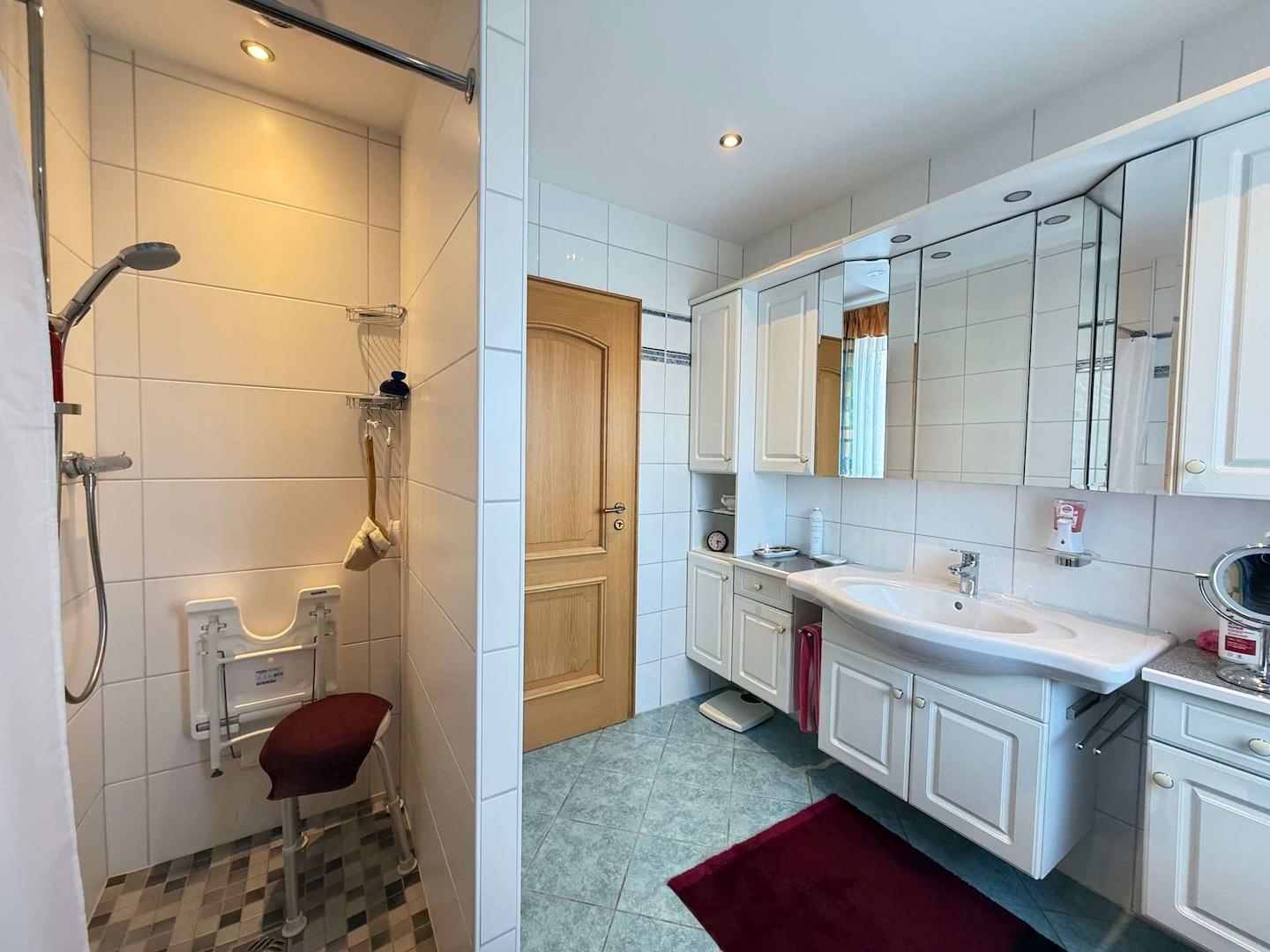 Badezimmer EG