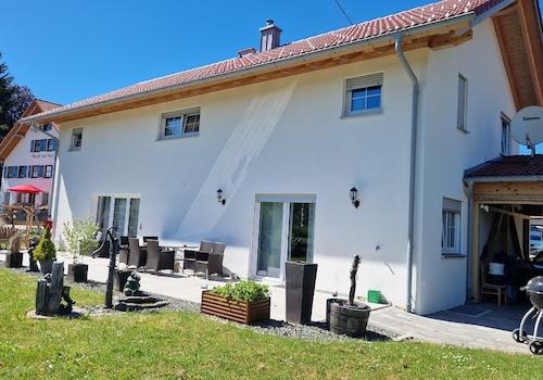 Südansicht mit Terrasse