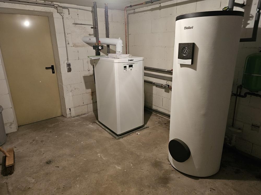 5255 - Heizungsraum mit Warmwasserspeicher