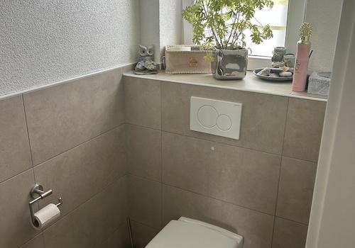 Gäste WC links 