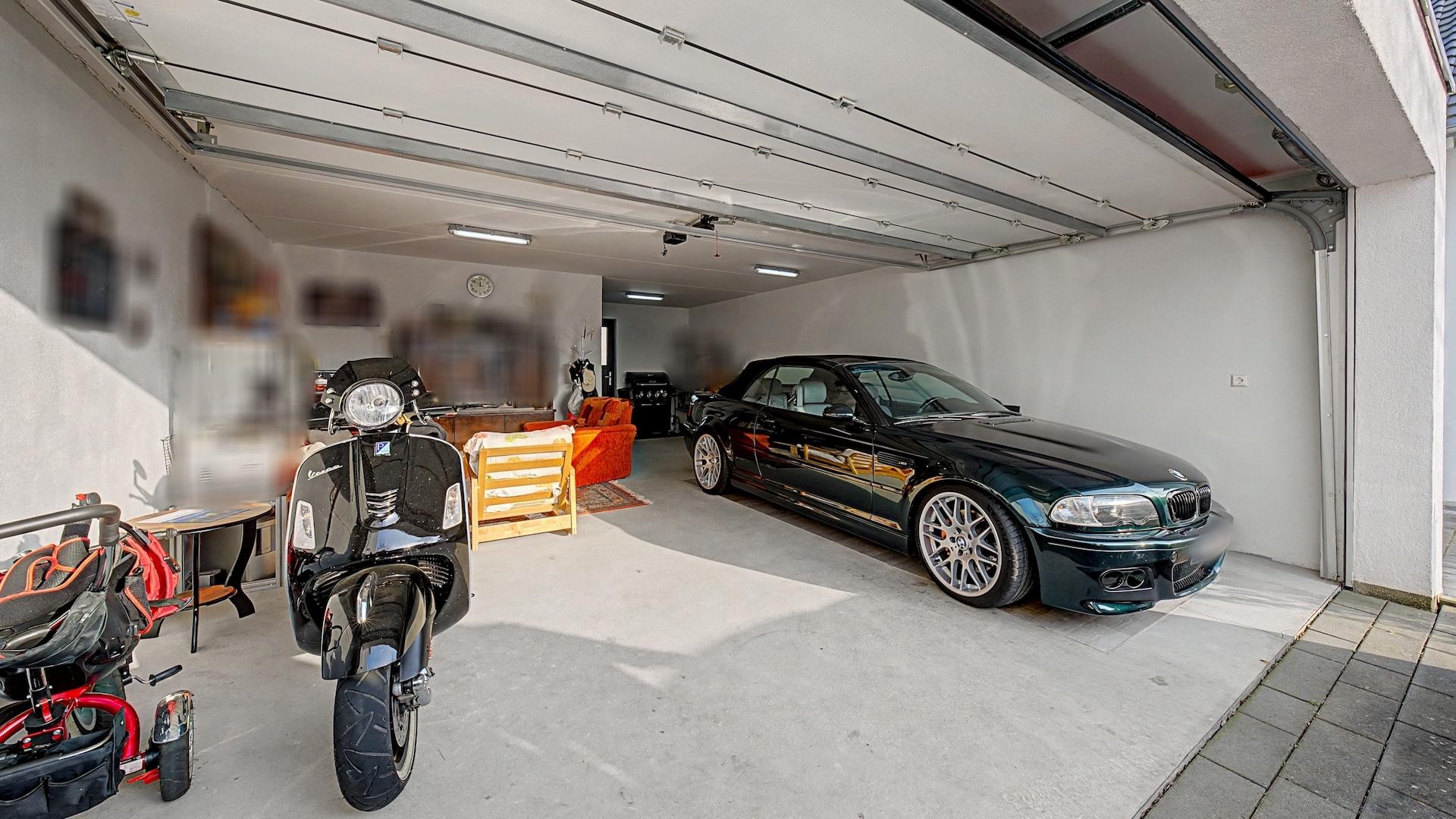 Doppelgarage mit Technikraum