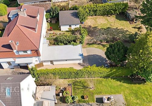 Luftbild: Das gesamte Grundstückspotential im Überblick - KI generiert