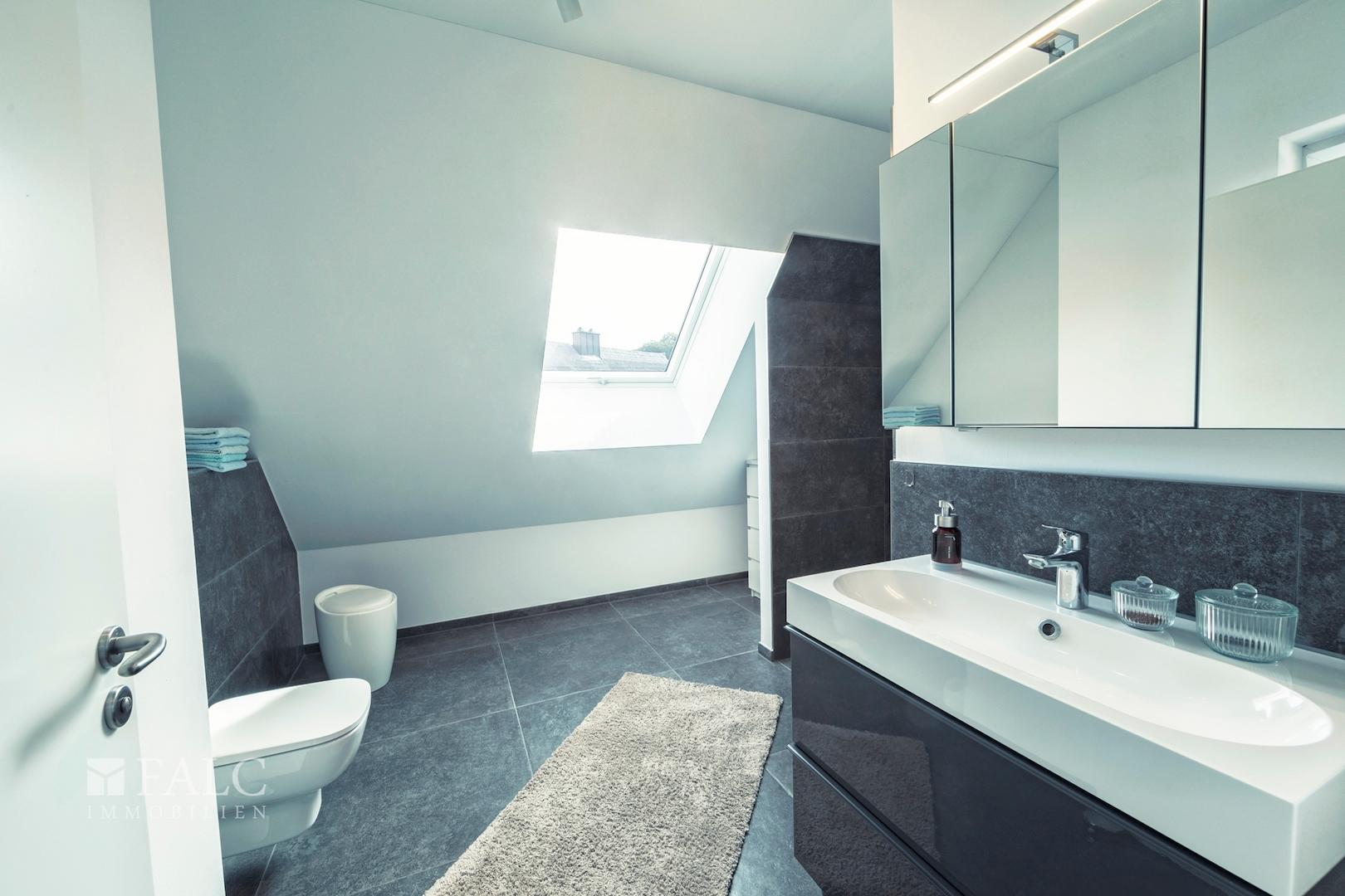 2. Badezimmer Dachgeschoss