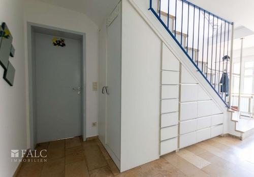 EG - Stauraum unter der Treppe