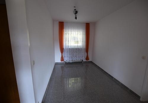 Garderobe EG