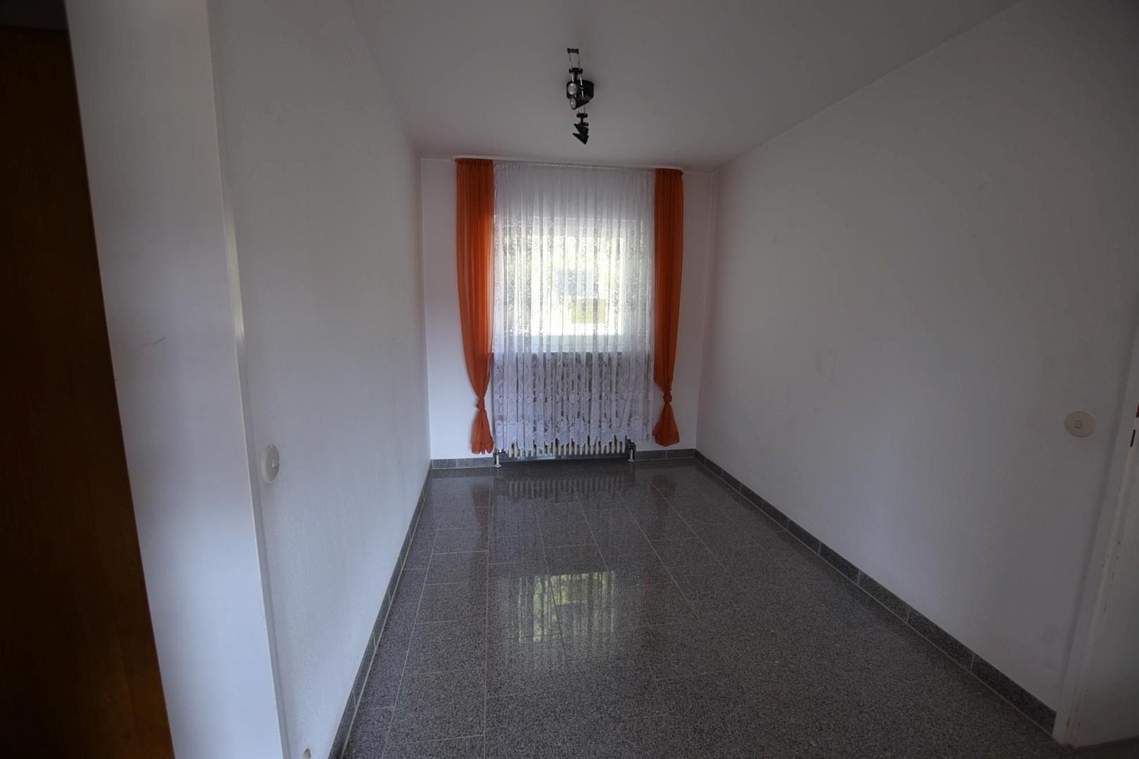 Garderobe EG