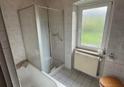 11 EG Wanne Dusche WC