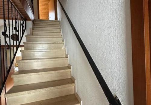 18 Treppenhaus zum OG - mögl. zweite Wohnung