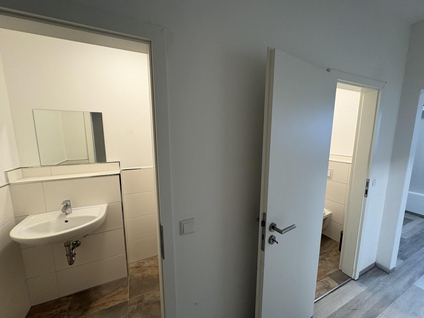 Toiletten Teil B 1