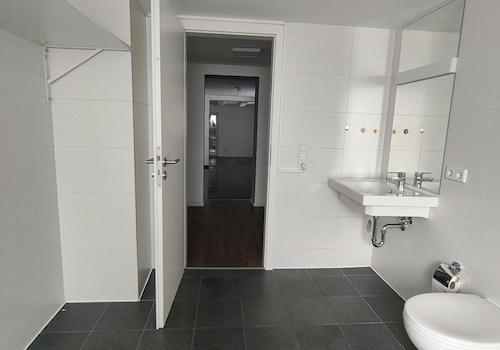 Badezimmer Blick zur Tür