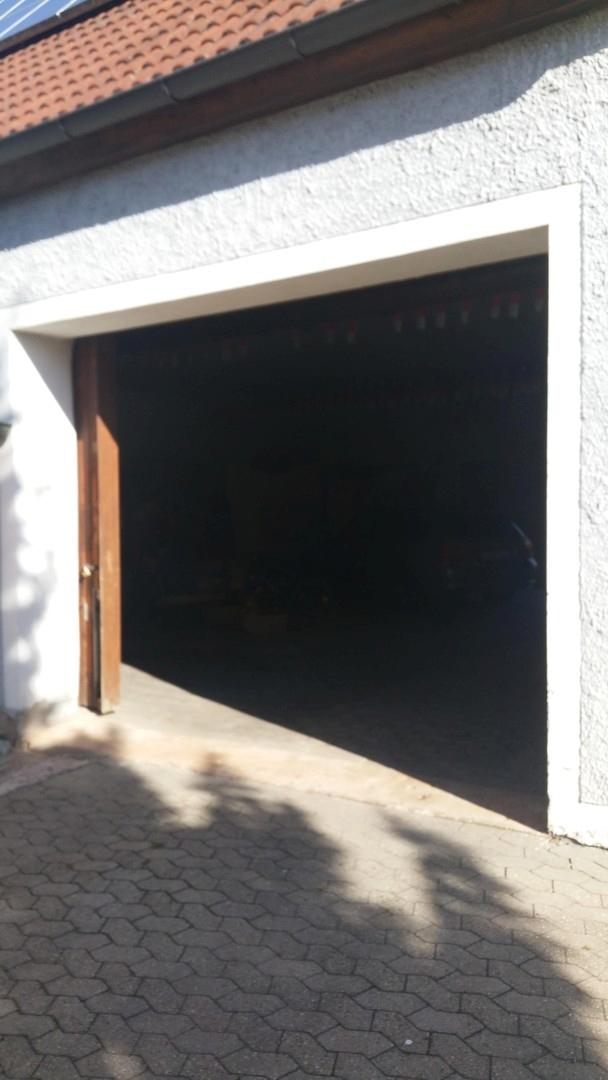 Einfahrt Garage