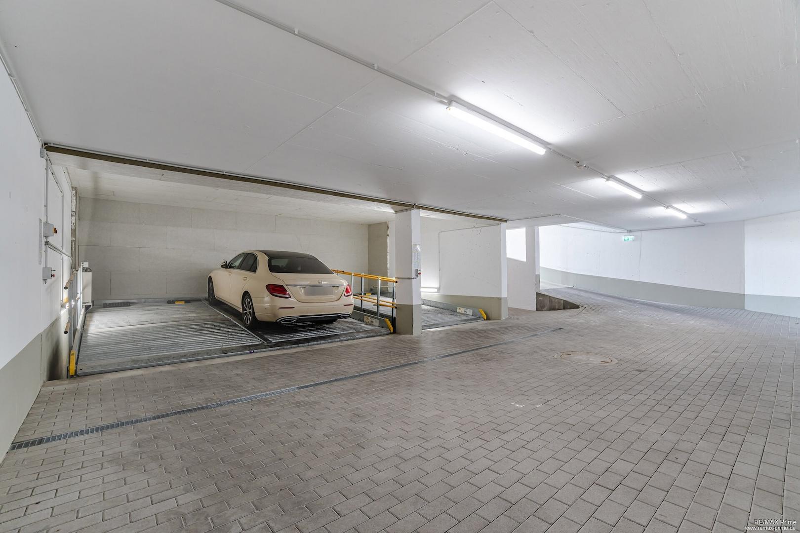 Tiefgarage mit 6 Duplex-Stellplätzen