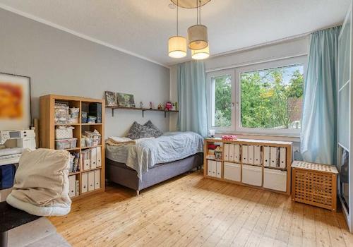 Schlafzimmer (EG)