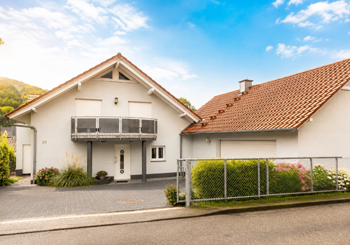 Frontansicht mit Garage