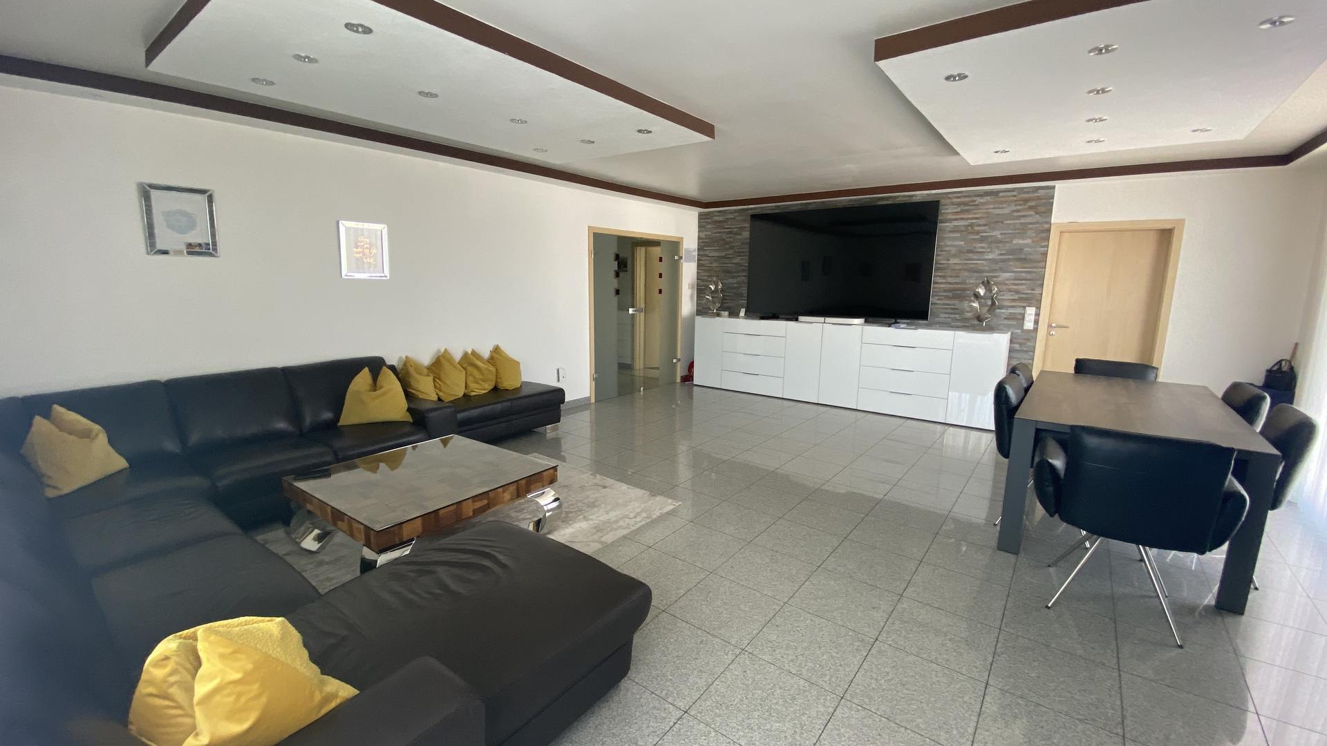 Großzügiges Wohnzimmer