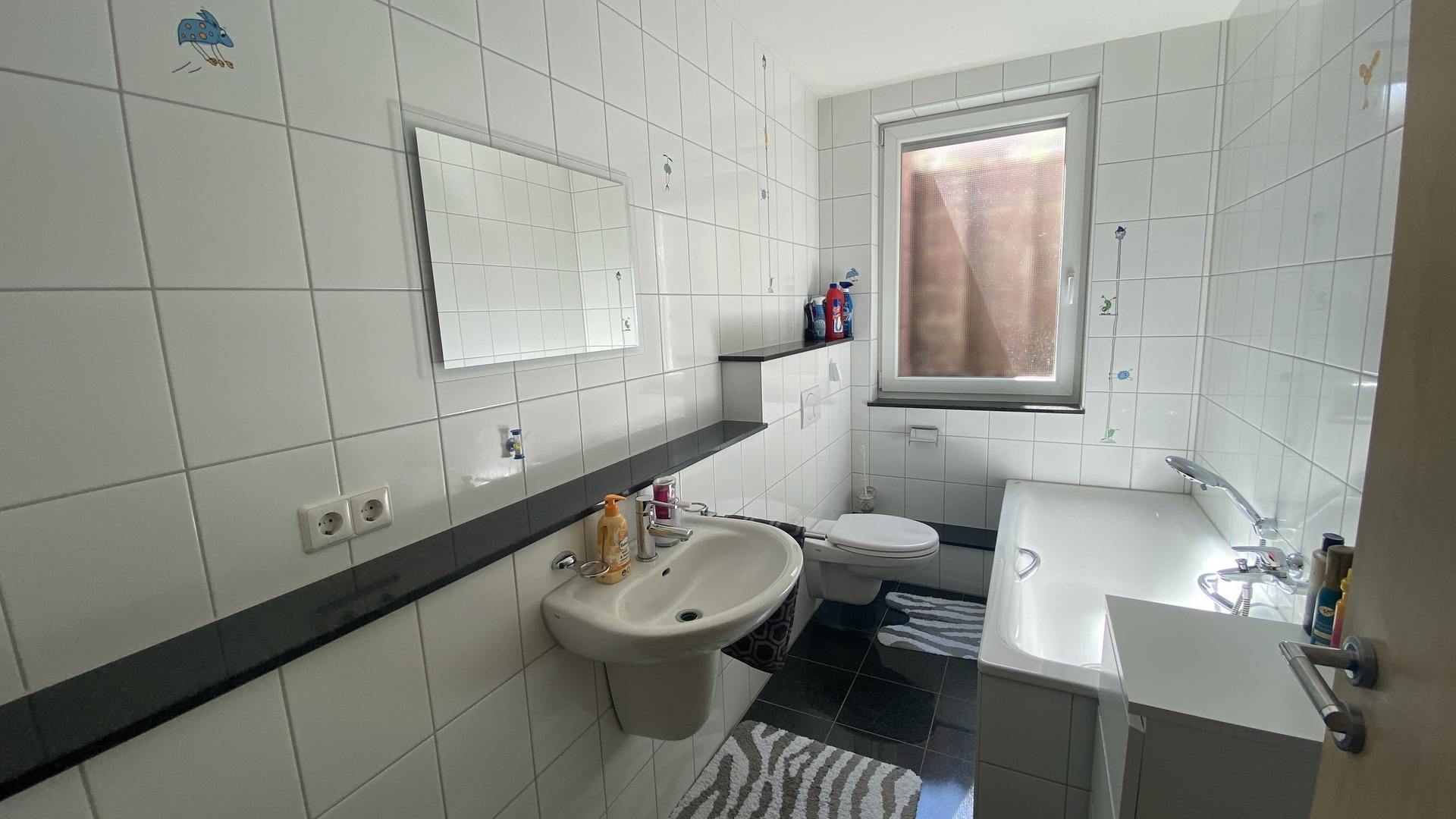 Zweites Badezimmer