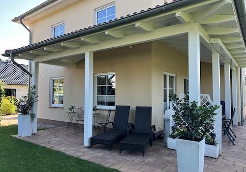 Terrasse mit Überdachung
