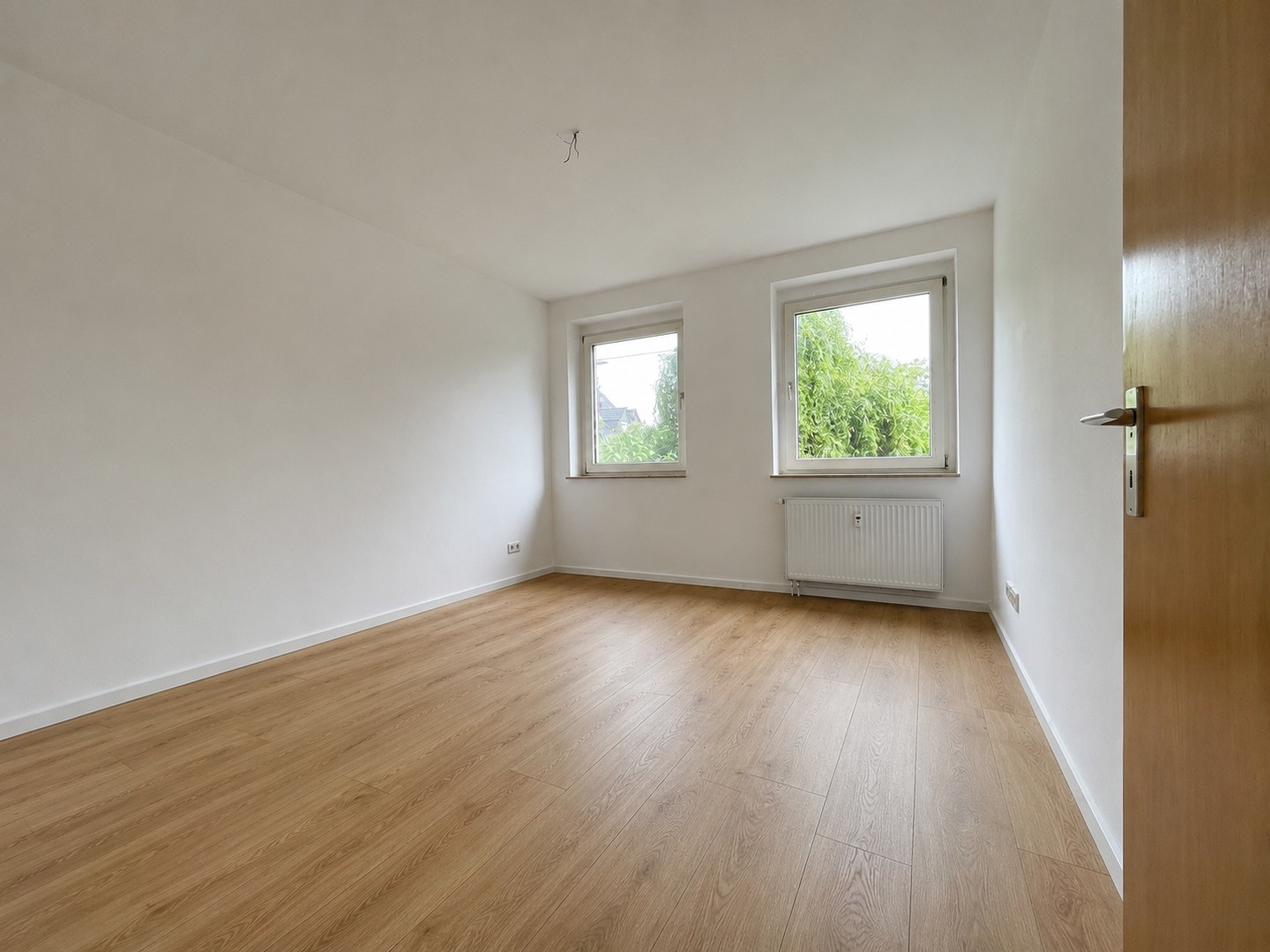 Zimmer 2 - Blick zum Fenster