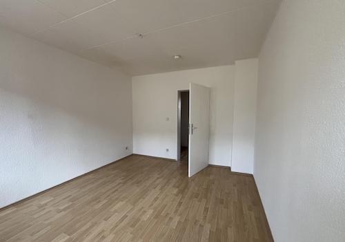 Raum 3 Blick Tür