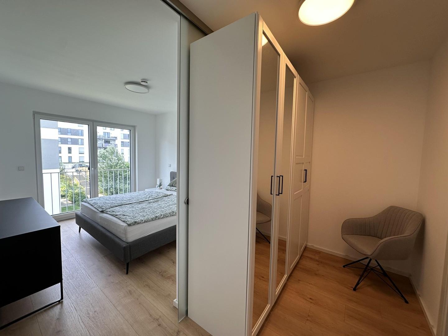 Ankleide + Schlafzimmer