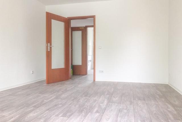 Wohnzimmer_Blick zur Tür