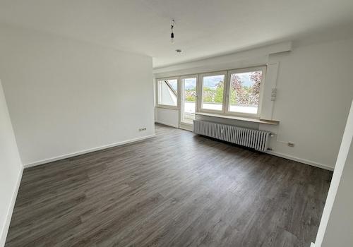 Wohnzimmer mit Balkon