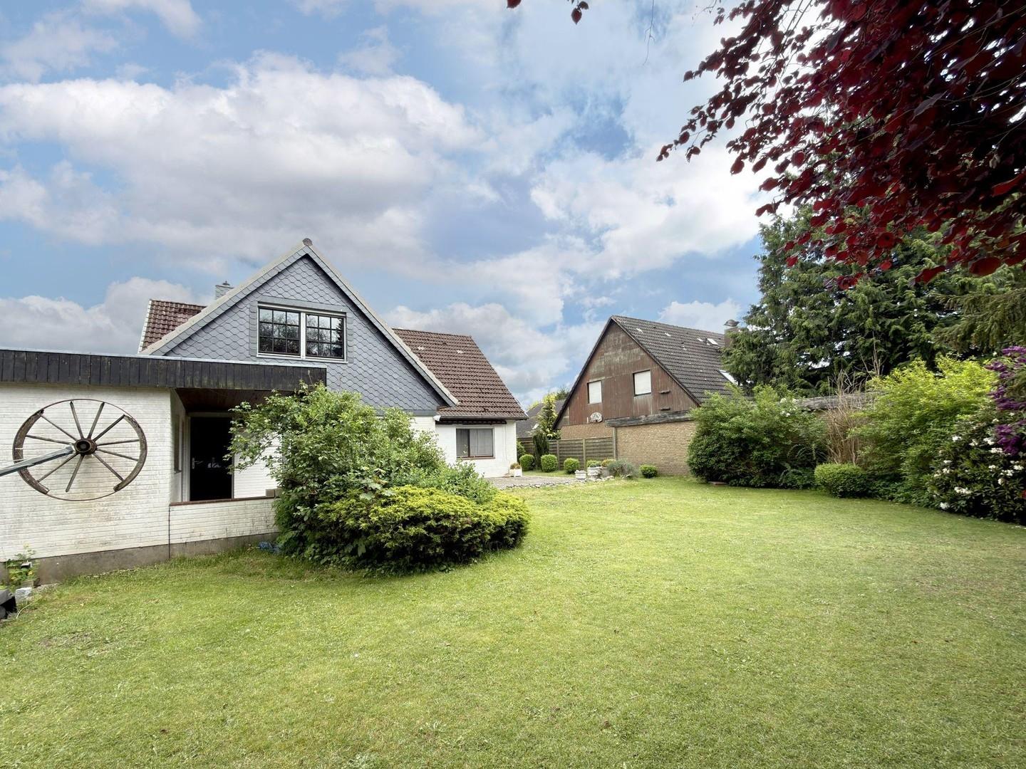 Rückansicht mit Garage